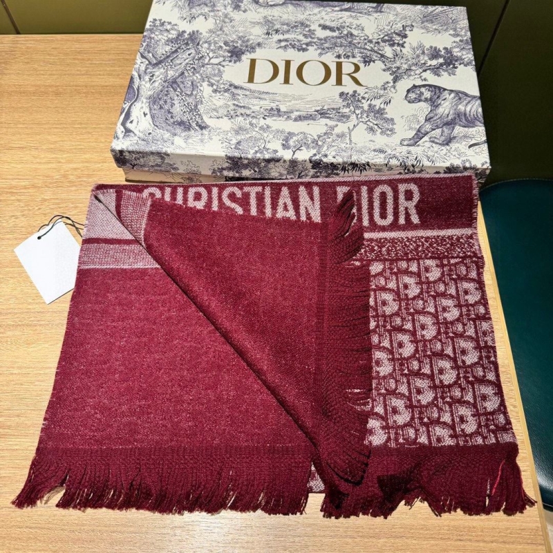 CHRISTIAN DIOR